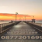 One Bedroom - Great Location דירה *