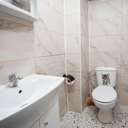 Great Central Location - Apartment With 2 Bedrooms
