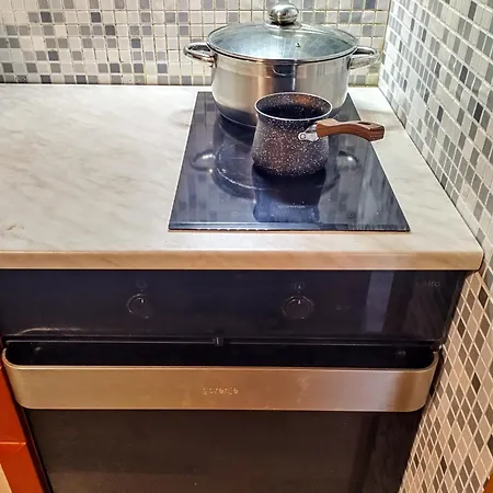 Great Central Location - Big Apartment With 2 Bedrooms *