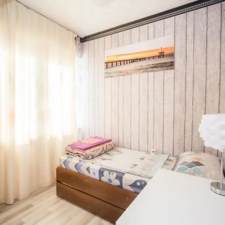 Great Location - With 2 Bedrooms דירה בורגאס
